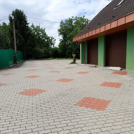 Fekete Barany Apartman *