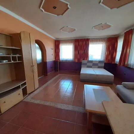 Fekete Barany Apartman *