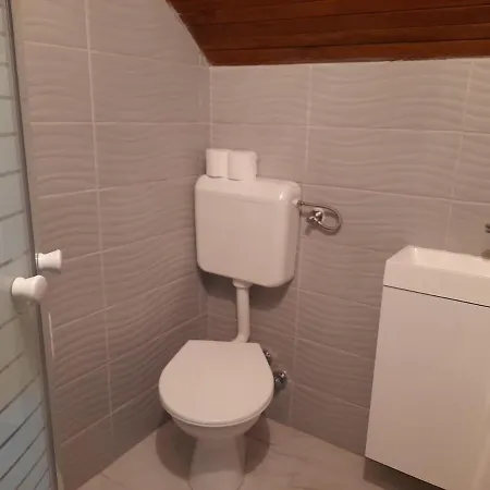 Fekete Barany Apartman *
