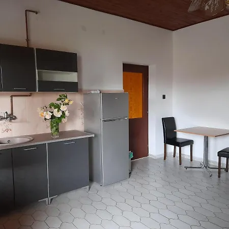 Fekete Barany Apartman *